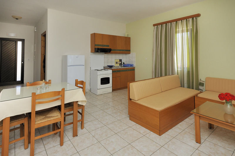 Nanakis Beach Apartments Stavrós Екстериор снимка