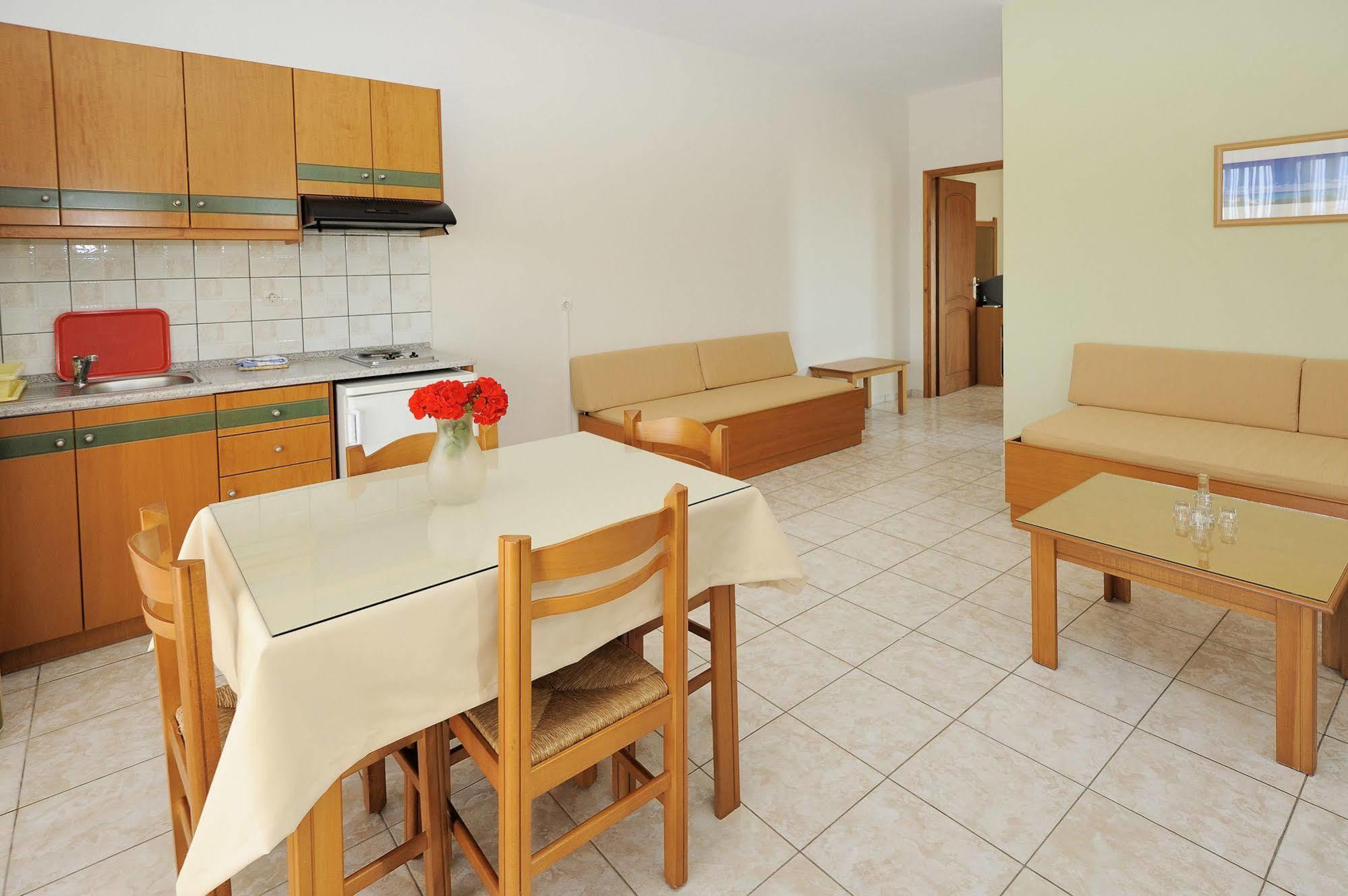 Nanakis Beach Apartments Stavrós Екстериор снимка