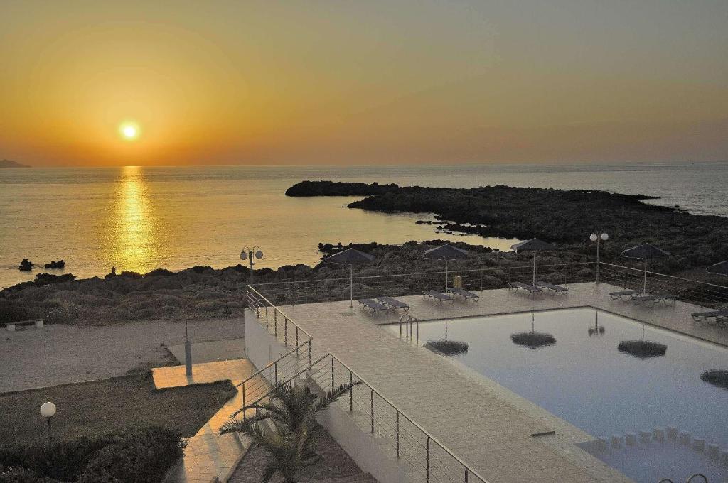 Nanakis Beach Apartments Stavrós Екстериор снимка